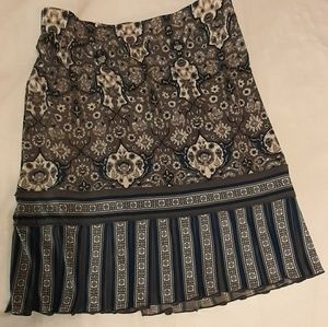 NWT Max Studio Blue Gray White Skirt With Pleated Bottom Size Small